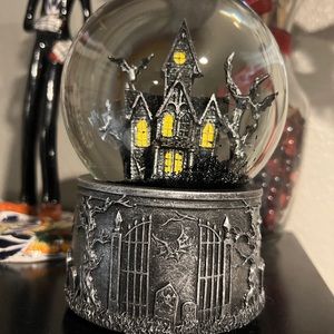 Halloween Haunted House Spooky Snowglobe